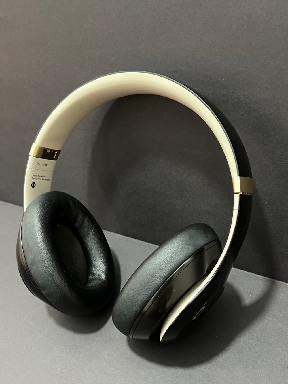 Beats Studio Pro Headphones black gold - Picture 3 of 13